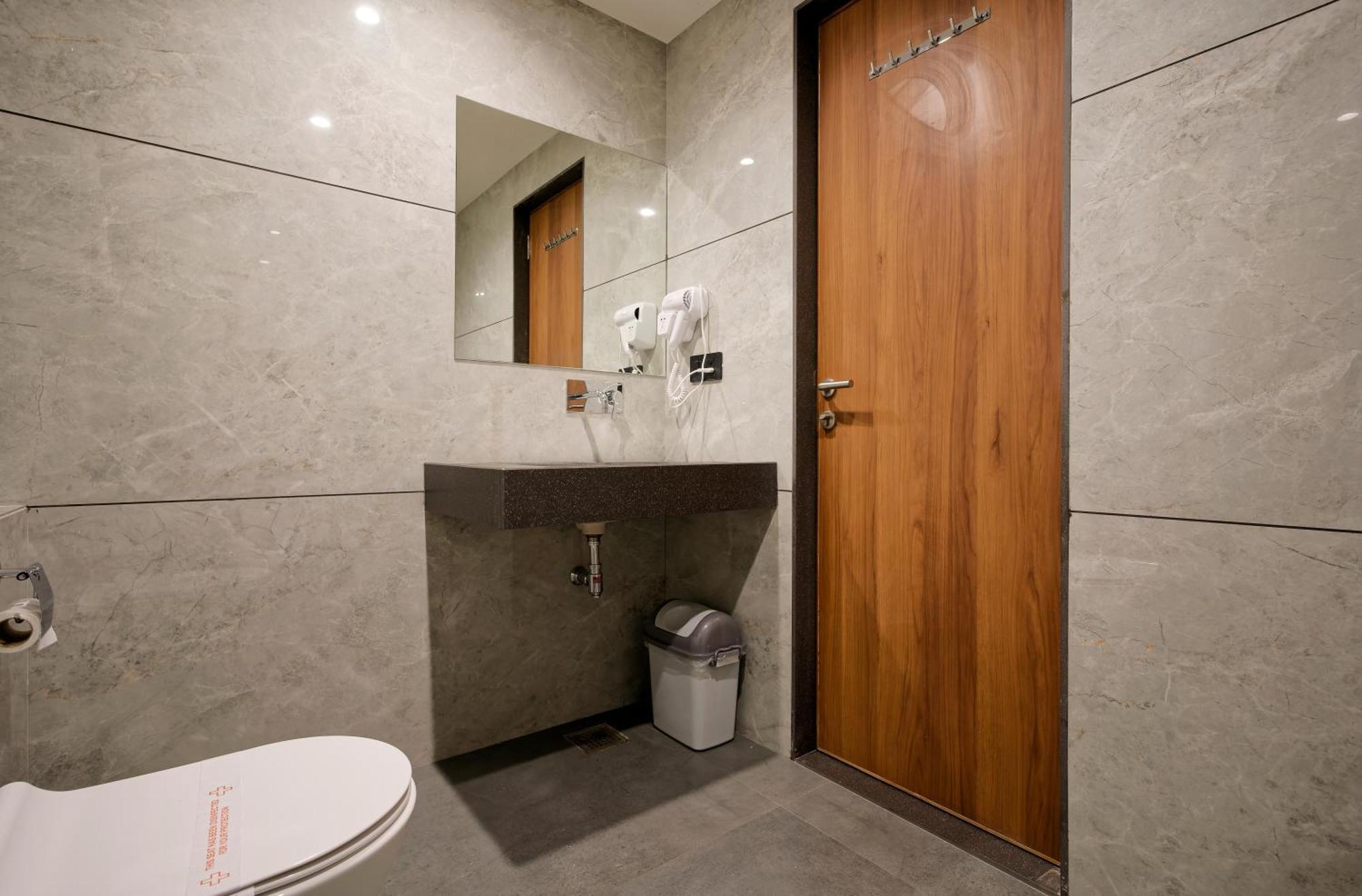 Plenteous Inn Ahmedabad Extérieur photo